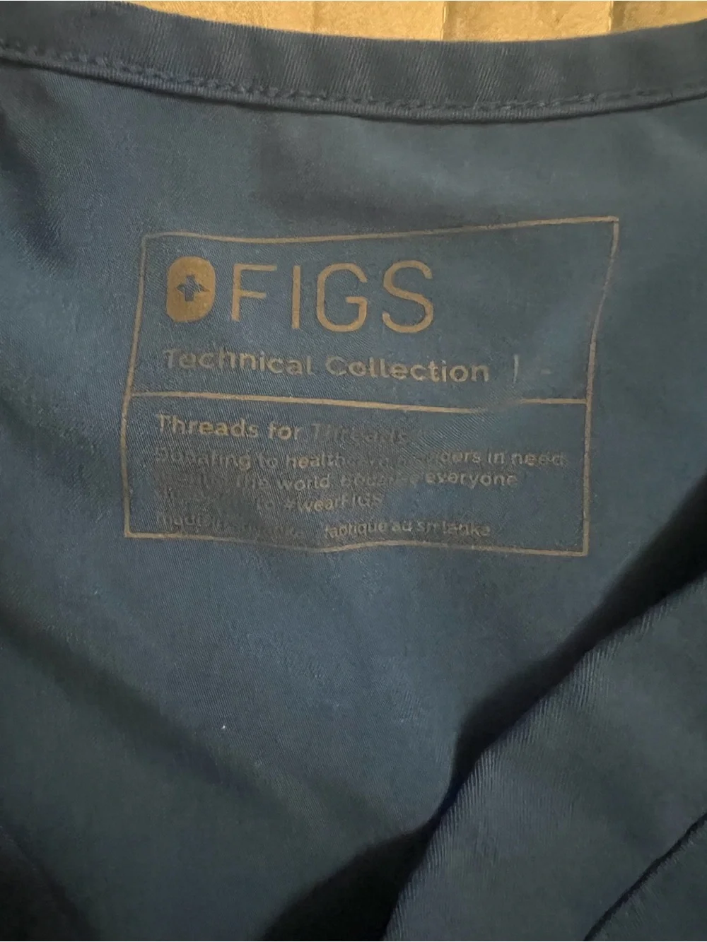 Figs Men's V-Neck Scrub Top - Blue